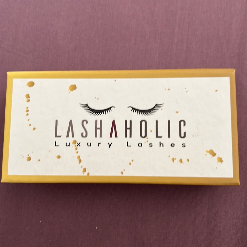 Lashaholic luxury lashes